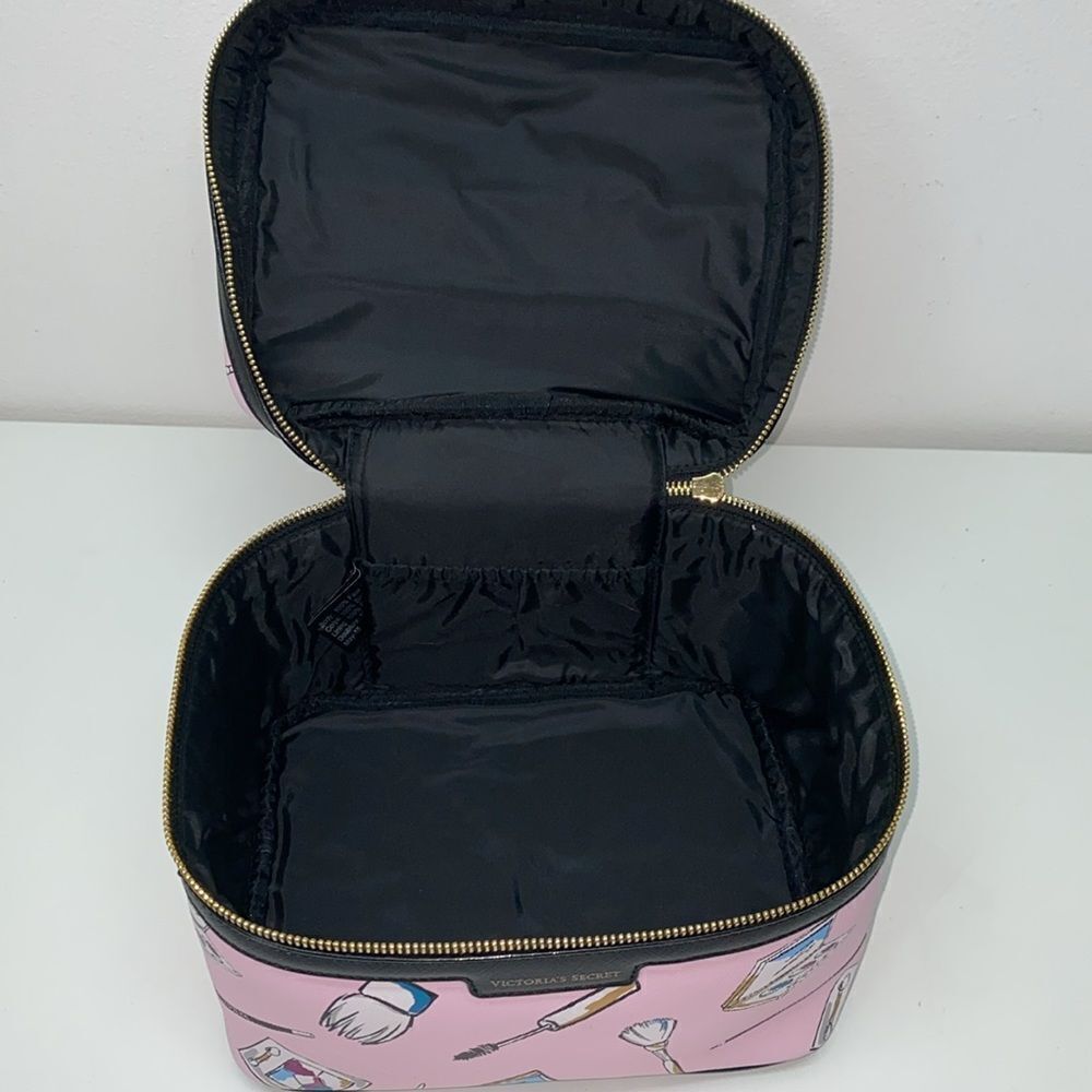 đ„VICTORIA SECRETâCOSMETICâBAGâNEW - Picture 5 of 6